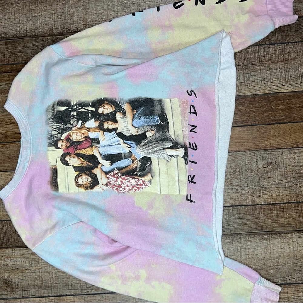 F•R•I•E•N•D•S cropped sweatshirt